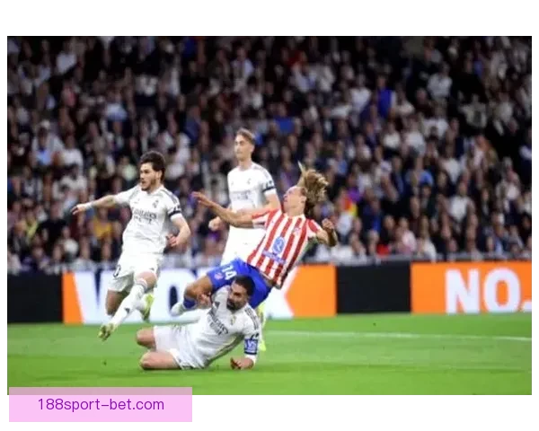 巴萨遭裁判偏袒马竞球员脚踝受伤未被罚 皇马队长妻子怒批裁判失误